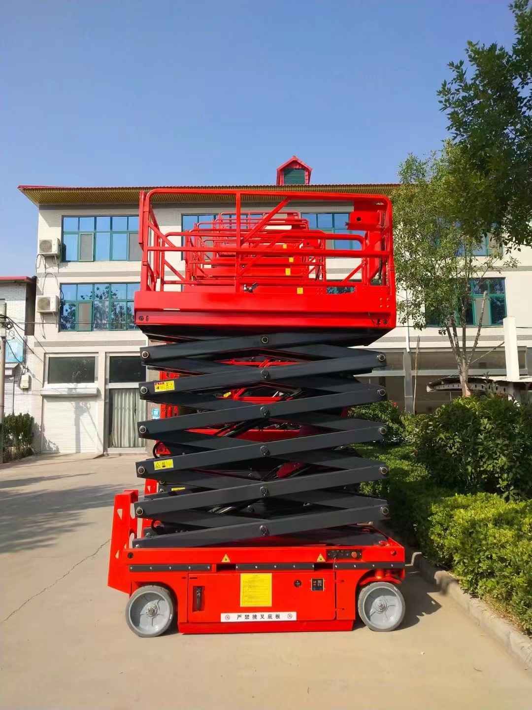 14m Electric scissor lift